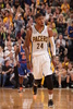 12-13NBAは14日、カンファレンス準決勝（7回戦制）が行われ、インディアナ・ペイサーズ（Indiana Pacers）は93-82でニューヨーク・ニックス（New York Knicks）に勝利し、対戦成績を3勝1敗とした。

歓喜するインディアナ・ペイサーズのポール・ジョージ（Paul George、2013年5月14日撮影）。(c)AFP/Getty Images/NBAE/Ron Hoskins