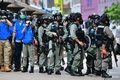香港で開催された民主派のデモを受けて集まった機動隊員ら（2020年5月24日撮影）。(c)AFP/Anthony WALLACE