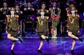 ロシア・モスクワで開催の国際軍隊音楽祭「スパスカヤ塔」で、パフォーマンスを披露する北朝鮮の朝鮮人民軍の合唱団「功勲国家合唱団」（2019年8月26日撮影）。(c)Alexander NEMENOV / AFP