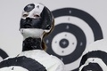 仏パリでアートパフォーマンスに参加する人々（2015年3月19日撮影）。AFP/KENZO TRIBOUILLARD