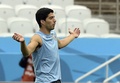 サッカーW杯ブラジル大会（2014 World Cup）グループDのイングランド戦を控え、アレーナ・デ・サンパウロ（Arena de Sao Paulo）で調整を行うウルグアイのルイス・スアレス（Luis Suarez、2014年6月18日撮影）。(c)AFP/DANIEL GARCIA
