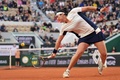 全仏オープンテニス、女子シングルス3回戦。リターンを打つオンス・ジャバー（2024年5月31日撮影）。(c)Bertrand GUAY / AFP