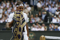 テニス、ウィンブルドン選手権（%%The Championships Wimbledon 2009%%）男子シングルス準決勝。大会第2シードのロジャー・フェデラー（%%Roger Federer%%、スイス）は、大会第24シードのトミー・ハース（%%Tommy Haas%%、ドイツ）と対戦。フェデラーは7-6、7-5、6-3のストレートでハースを退け、グランドスラム（4大大会）では通算20度目、ウィンブルドンでは7年連続となる決勝進出を果たした。写真はタオルで口元を拭うロジャー・フェデラー。（2009年7月3日撮影）(c)AFP/GLYN KIRK