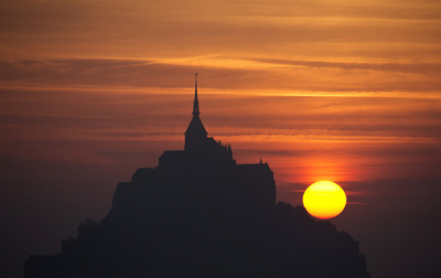 仏裁判所、モンサンミシェル近くの風力発電所建設計画に中止命令