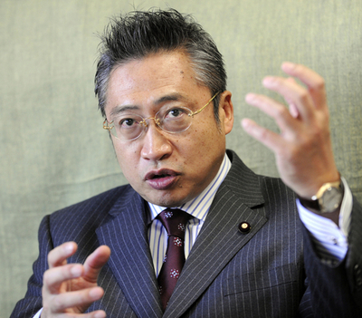 渡辺元行革相「政界再編は必至」