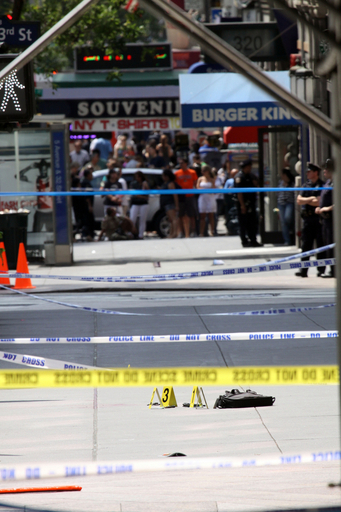 NYエンパイアステートビル前で発砲、11人死傷