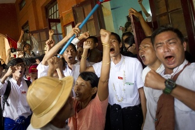 ミャンマー、学生活動家69人釈放 スー・チー氏方針表明の翌日