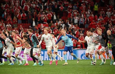 デンマークがロシア下す、2連敗から逆転で欧州選手権16強