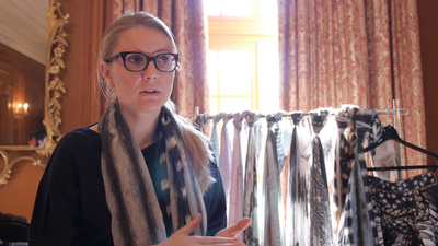 動画：ラグジュアリースカーフを提案、「ヴァシリーサ」デザイナーが来日