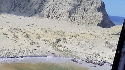 「まるでチェルノブイリ」 NZ噴火、果敢な救助活動に称賛も