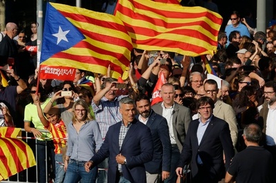 カタルーニャ独立派が大規模デモ、自治権停止は上院で承認の見通し