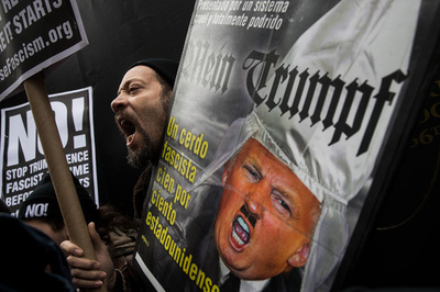 米国の民主主義指数、「完全」から「欠陥ある」に格下げ EIU