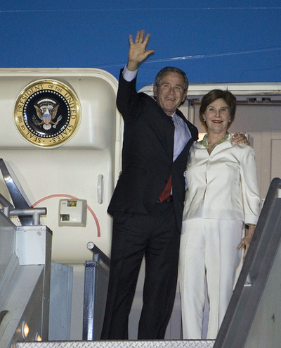 歴訪中のブッシュ米大統領、グアテマラ到着 - グアテマラ