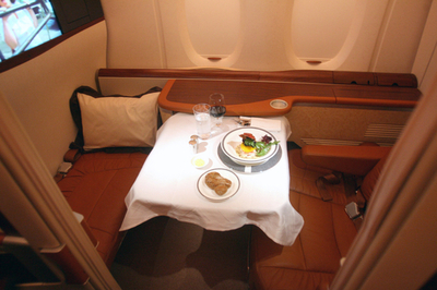 エアバスA380就航、世界最大旅客機の豪華な客室