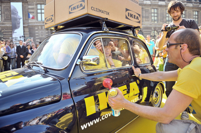 むぎゅ！「小型車14人乗り」で世界記録達成