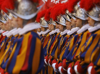 ローマ法王を警護するスイス衛兵隊のパレード