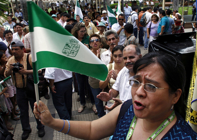 南米ボリビアで約半数の県が自治の動き、情勢不安定化の恐れも