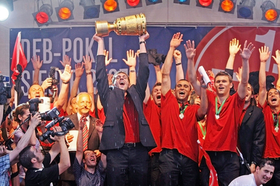 ニュルンベルク ドイツカップ制覇から一夜明け地元に凱旋