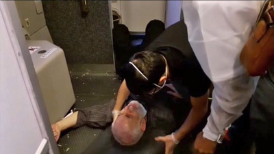 米戦闘機、シリア上空でイラン旅客機に異常接近 機内パニックに