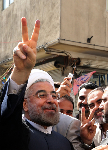 イラン大統領選、保守穏健派のロウハニ師がリード