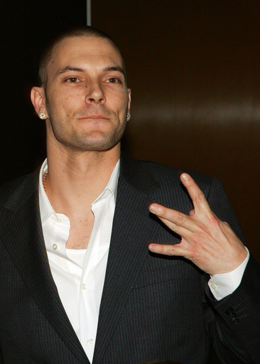 ケヴィン・フェダーライン イベント「レット・イット・ビー」に登場 - 米国