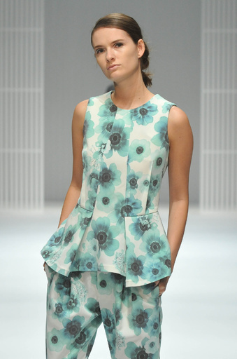 クリーンなフラワープリント、「ウジョー」15年春夏