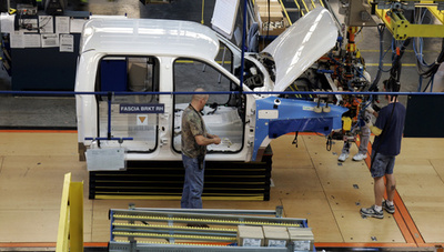 米自動車業界、雇用者数に落ち込み トランプ政権発足から1年