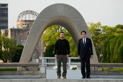 Sombre Zelensky lays flowers at Hiroshima memorial