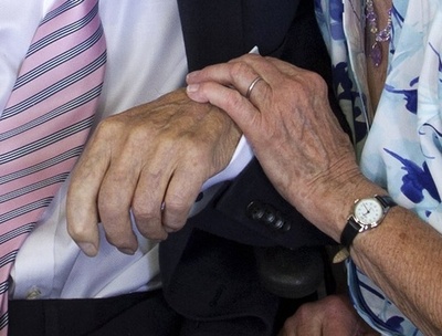 高齢者の性交渉、女性に恩恵 男性には健康リスク 研究