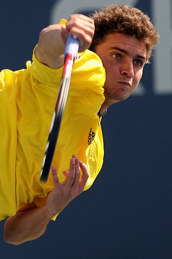 シモン アカスーソにストレート勝ちで3回戦へ