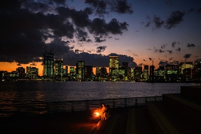 【今日の1枚】花火とスカイラインの共演 東京