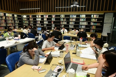 知識の有料化に高い受容度 中国大学生の8割 支出は生活費の1割以内