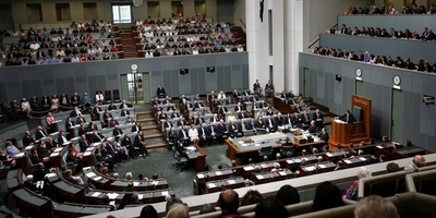 議員は採決前にアルコール呼気検査を、オーストラリア