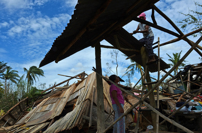 フィリピンの台風による死者325人に、不明者も300人超