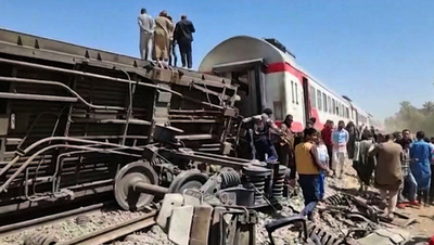 エジプト列車事故、死者19人に修正 負傷者は185人に