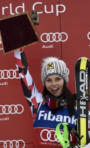 フェニンガーが女子複合を制す、アルペンスキーW杯