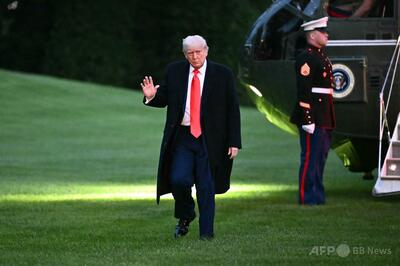 トランプ氏、暗号資産「$TRUMP」の夕食会開催 会場外では抗議デモ