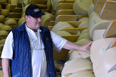 イタリア北部地震でパルメザンチーズも「倒壊」