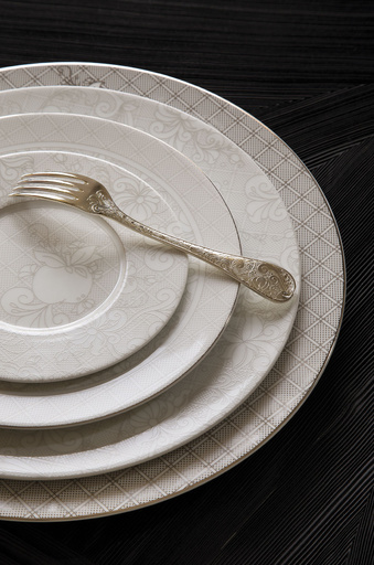 クリストフル「ジャルダン・エデン」にテーブルウェアが登場