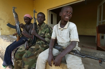 少年兵らにとって戦争は「ゲーム」だった、ハーグ国際法廷で専門家が証言