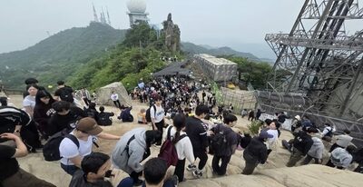 「運が開けないなら行け」占い師の一言で20〜30代が殺到…ソウルの山が“開運ガチ勢”で大パニック