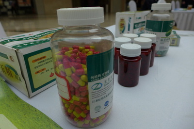 偽のサプリで荒稼ぎ 家も車も手に入れた 中国