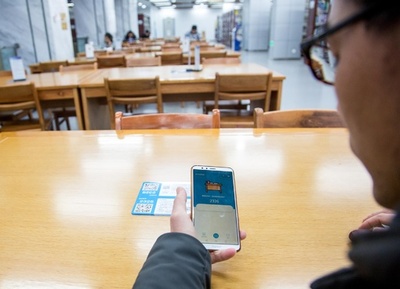 図書館の場所取りはQRコードで 武漢の大学図書館