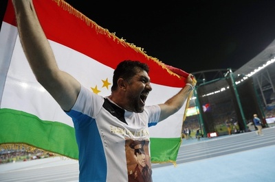 男子ハンマー投げのナザロフ、タジキスタンに初の五輪金メダルもたらす