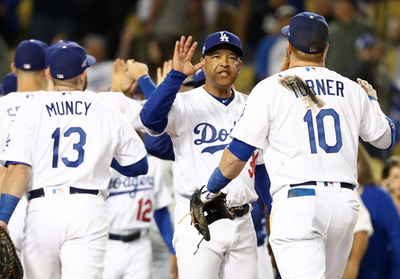 PO敗退のドジャース、ロバーツ監督は続投へ 采配に批判も