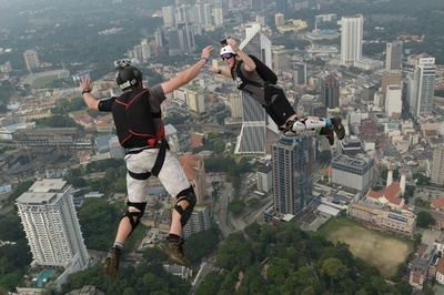 ベースジャンプ世界大会、マレーシアで開催