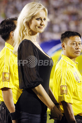 カランブー氏がベトナムで親善試合に出場 写真6枚 ファッション ニュースならmode Press Powered By Afpbb News