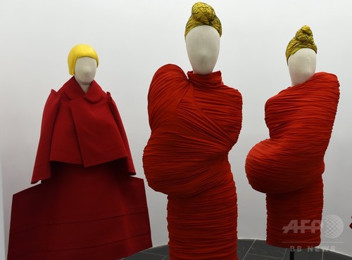 川久保玲の展覧会、メトロポリタン美術館で始まる 川久保玲の展覧会、メトロポリタン美術館で始まる