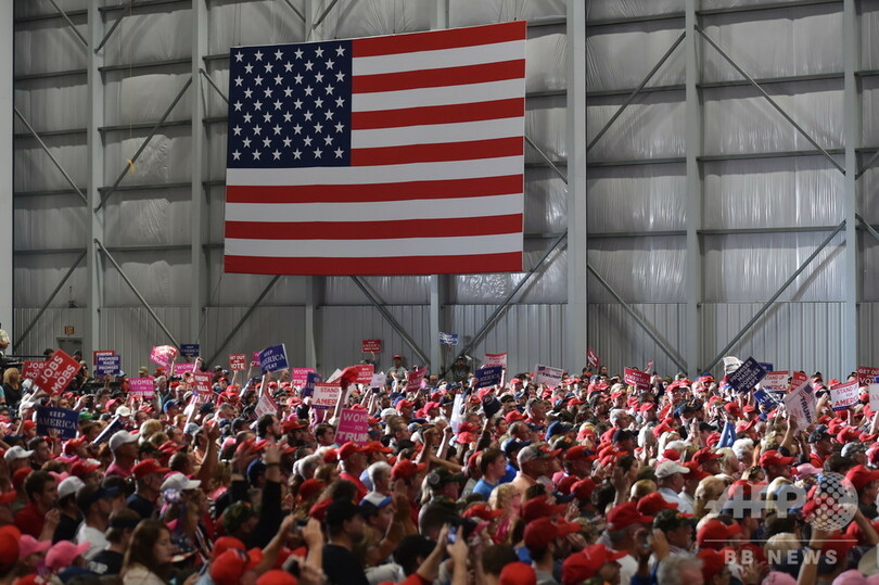 【記者コラム】汗に強いシャツとトランプ流ホワイトハウス