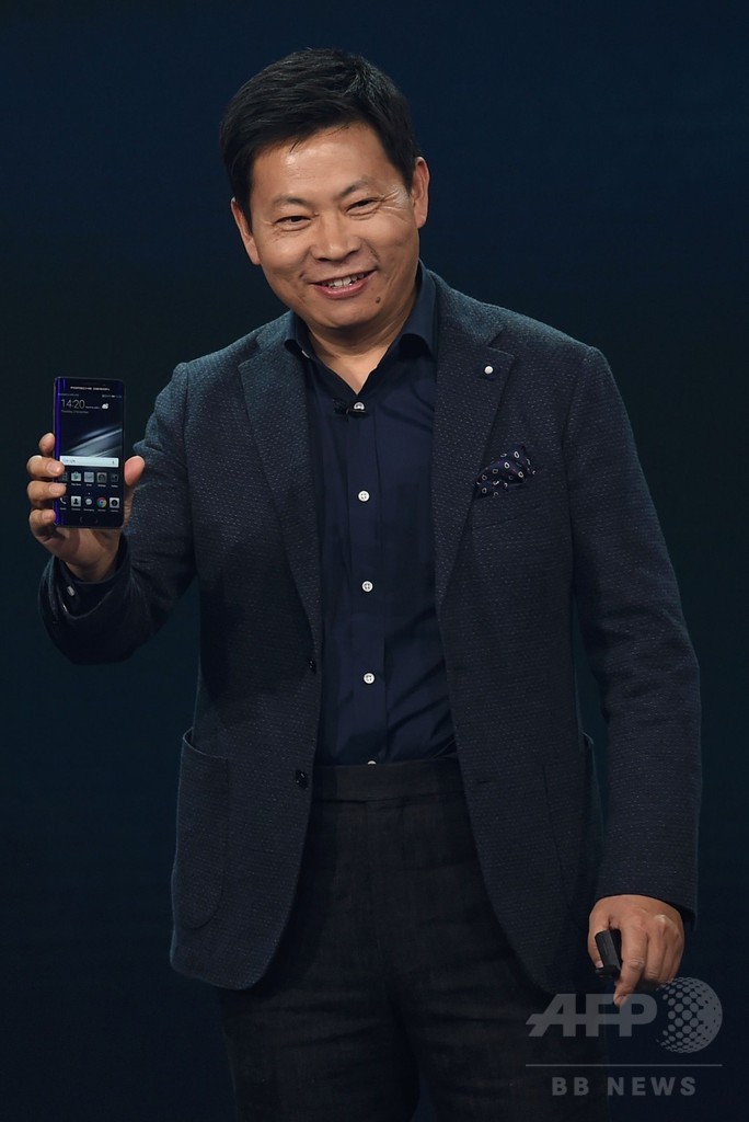 ファーウェイが新型スマホ発表 「爆発はしません」